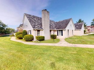 933 High Meadow Dr, Crown Point, IN 46307