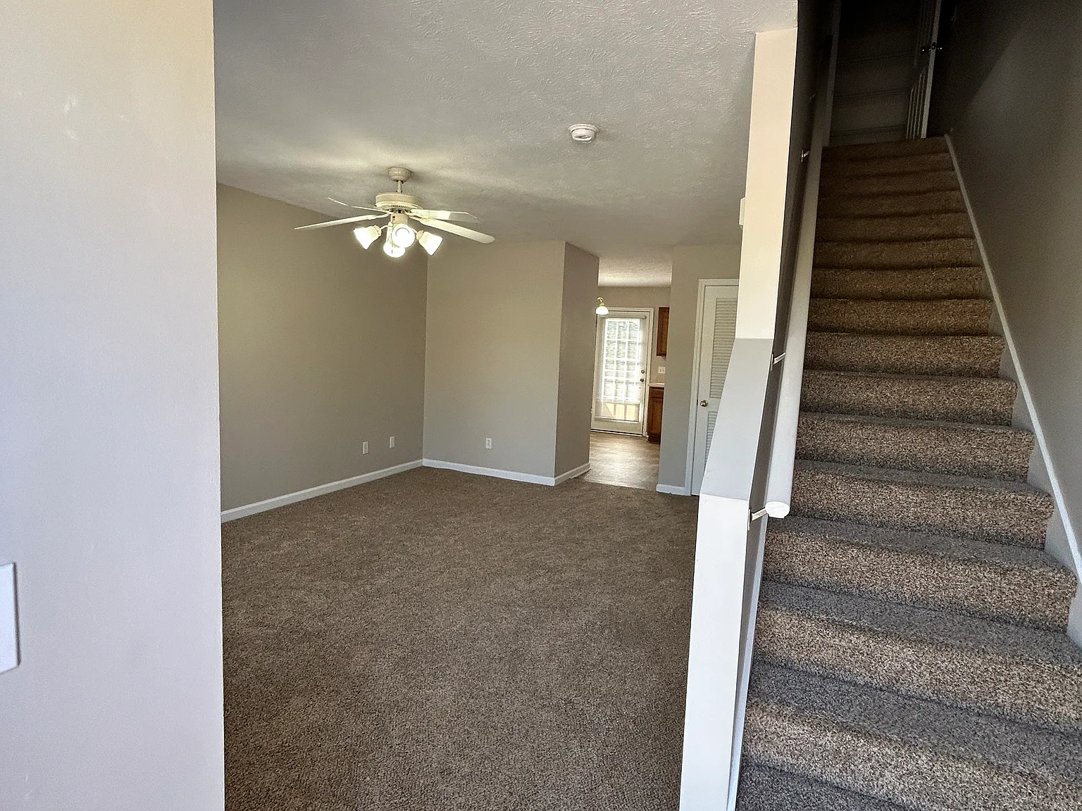 1615 Meadow Spring Dr — Photo 3