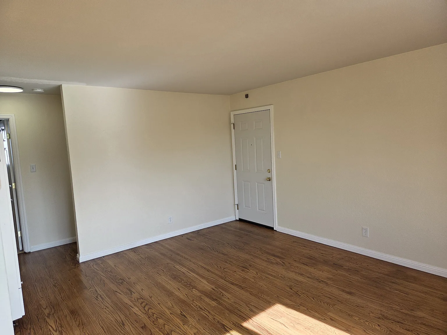 2 bed, 650 sqft, $2,500 — Photo 4