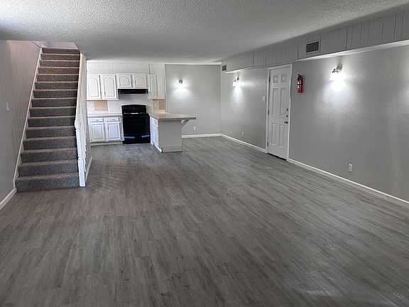 5th image of 229 W Vanderbilt Dr
