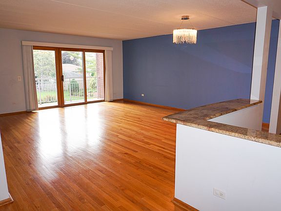4th image of 4655 N Cumberland Ave APT 206