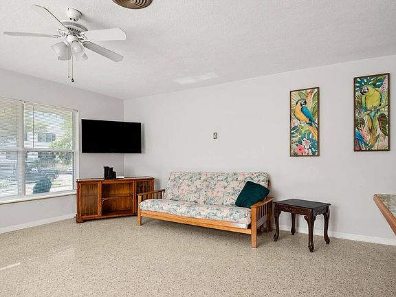 2nd image of 165 17th Ave SE #165