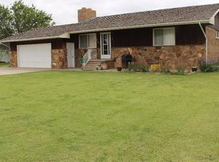 905 S Jefferson St, Hugoton, KS 67951