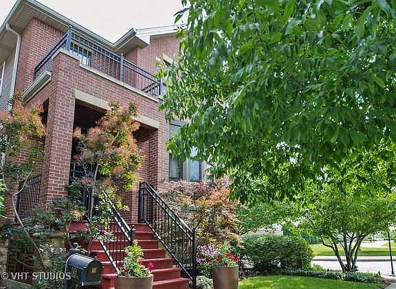 2nd image of 2459 W Bradley Pl