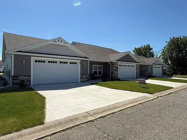 14 Cove Dr — Photo 1