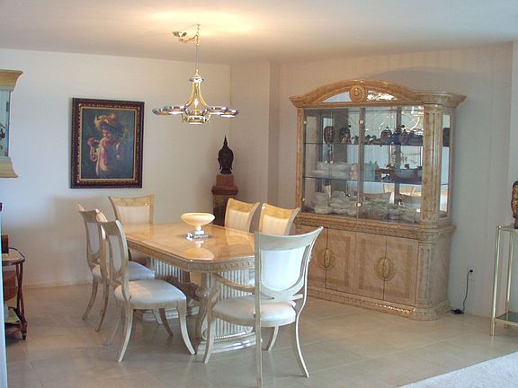 FORMAL DINING