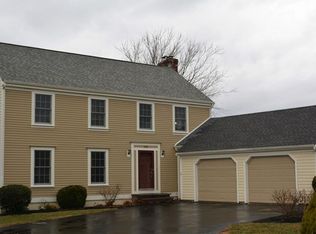 236 Hilltop Dr, Portsmouth, RI 02871