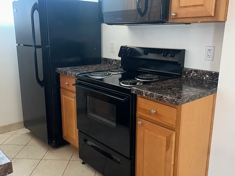 765 Broughton St #3 — Photo 4