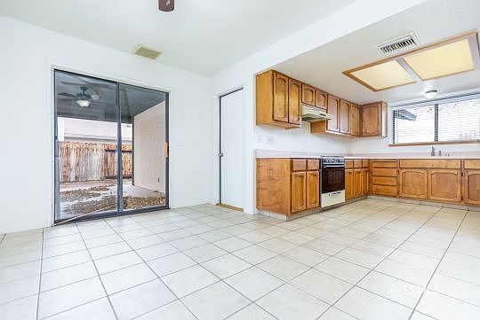 4th image of 320 E Upjohn Ave