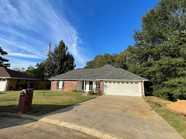 3209 Robert Dr, Pineville, LA 71360