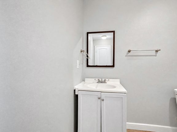 4th image of 3401 Ennis St