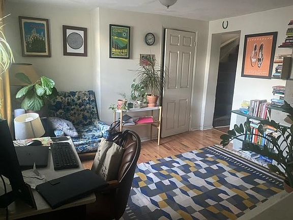 4th image of 211 Mountain St