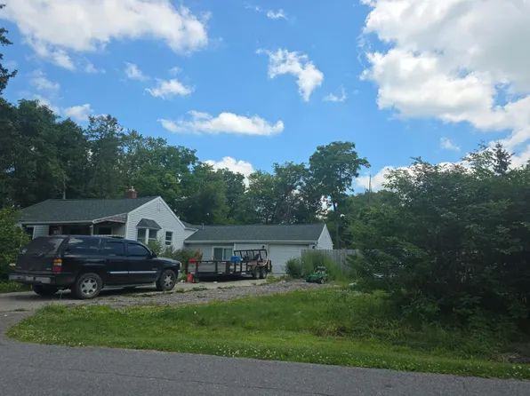1407 Denies St, Burton, MI 48509