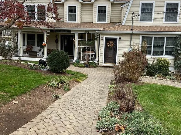 302 Laurel Rd, Pearl River, NY 10965