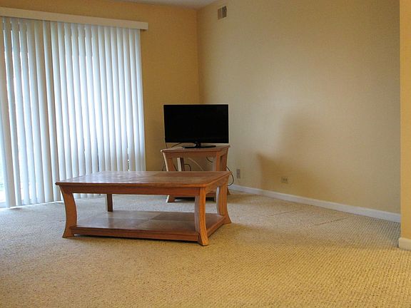 4th image of 10740 Kilpatrick Ave APT 3NW