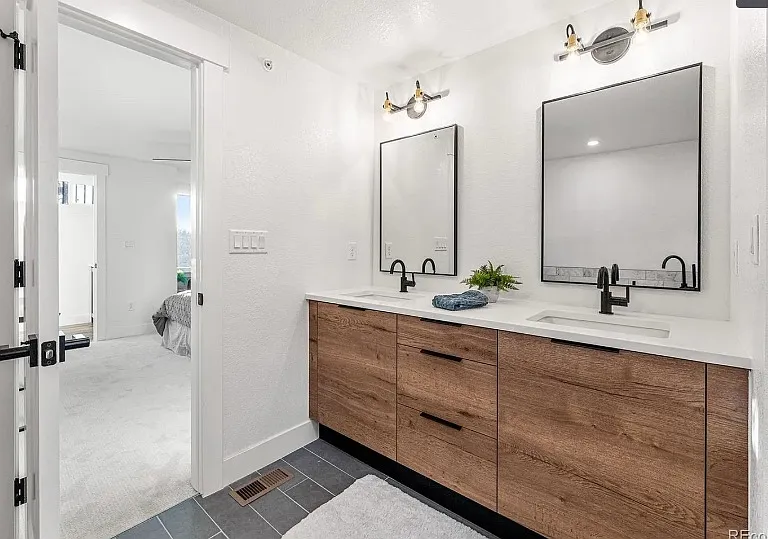 3919 Cook St — Photo 41
