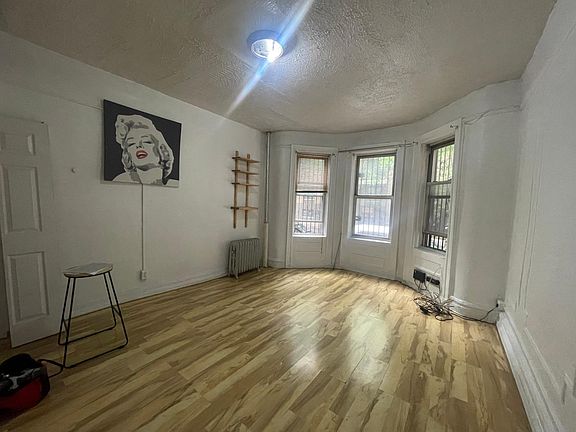 2nd image of 320 E 165th St