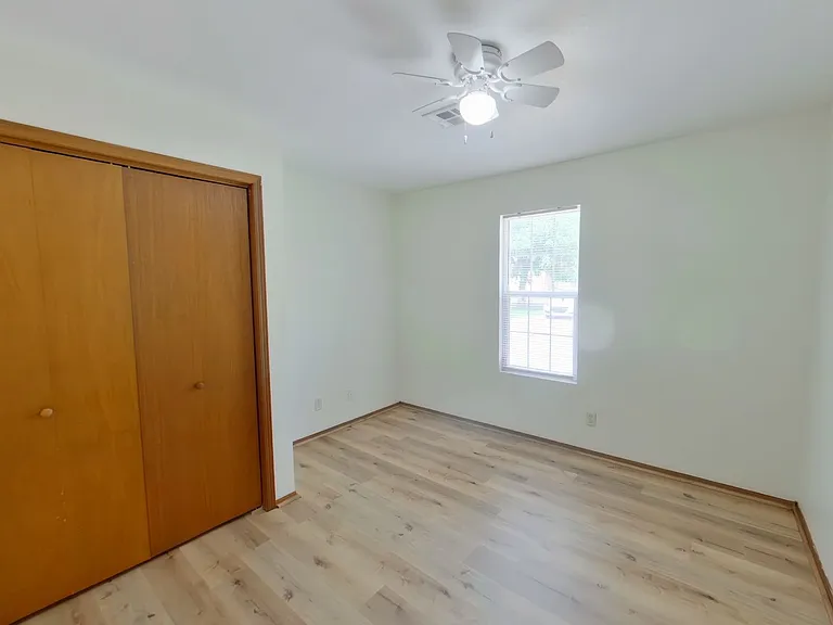611 S Mount Carmel St — Photo 6