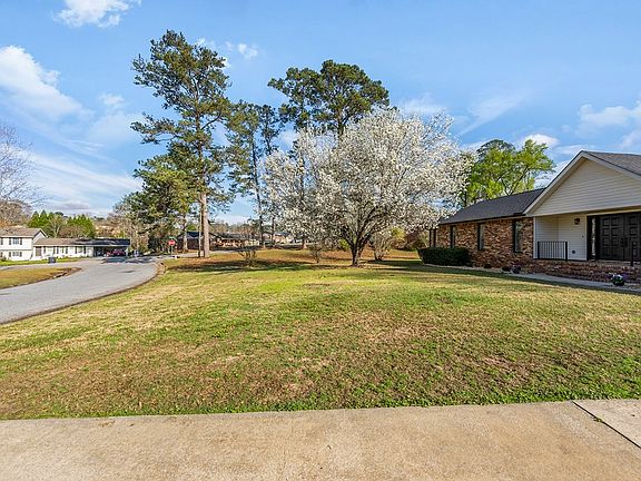 3rd image of 3814 Brookwood Cir