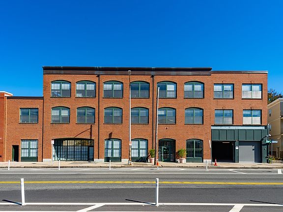 2nd image of 815 Somerville Ave