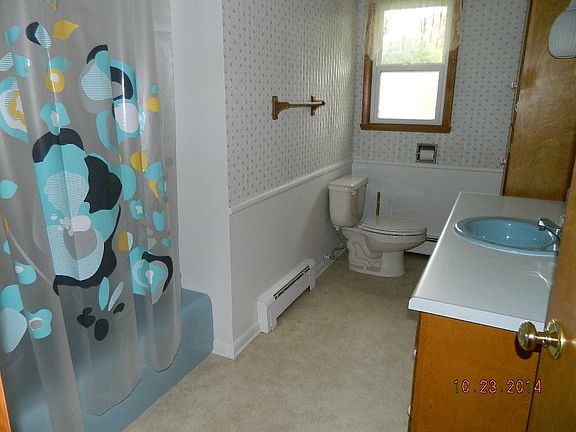 5th image of 370 Center St