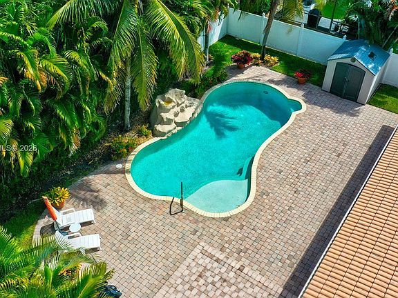 2nd image of 11 Forest Hills Ln