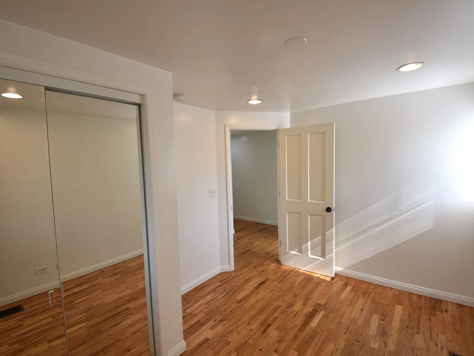 3 bed, $4,815 — Photo 2