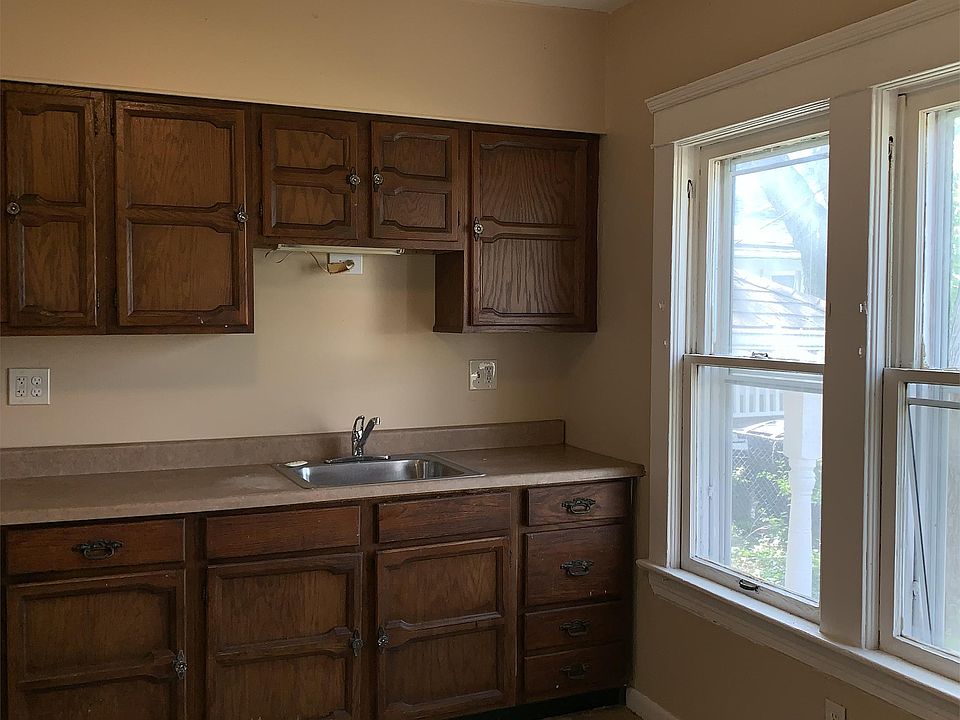 1st image of 2841 E 127th St #1