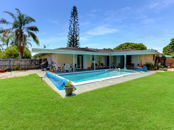 216 NE Mainsail St, Port Saint Lucie, FL 34983