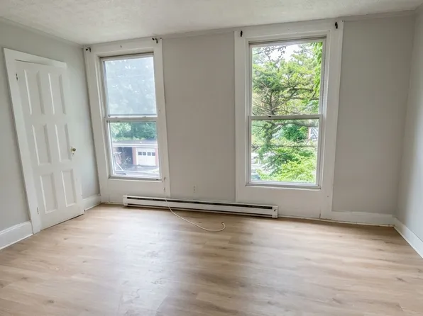 206 Union St APT 7, Schenectady, NY 12305