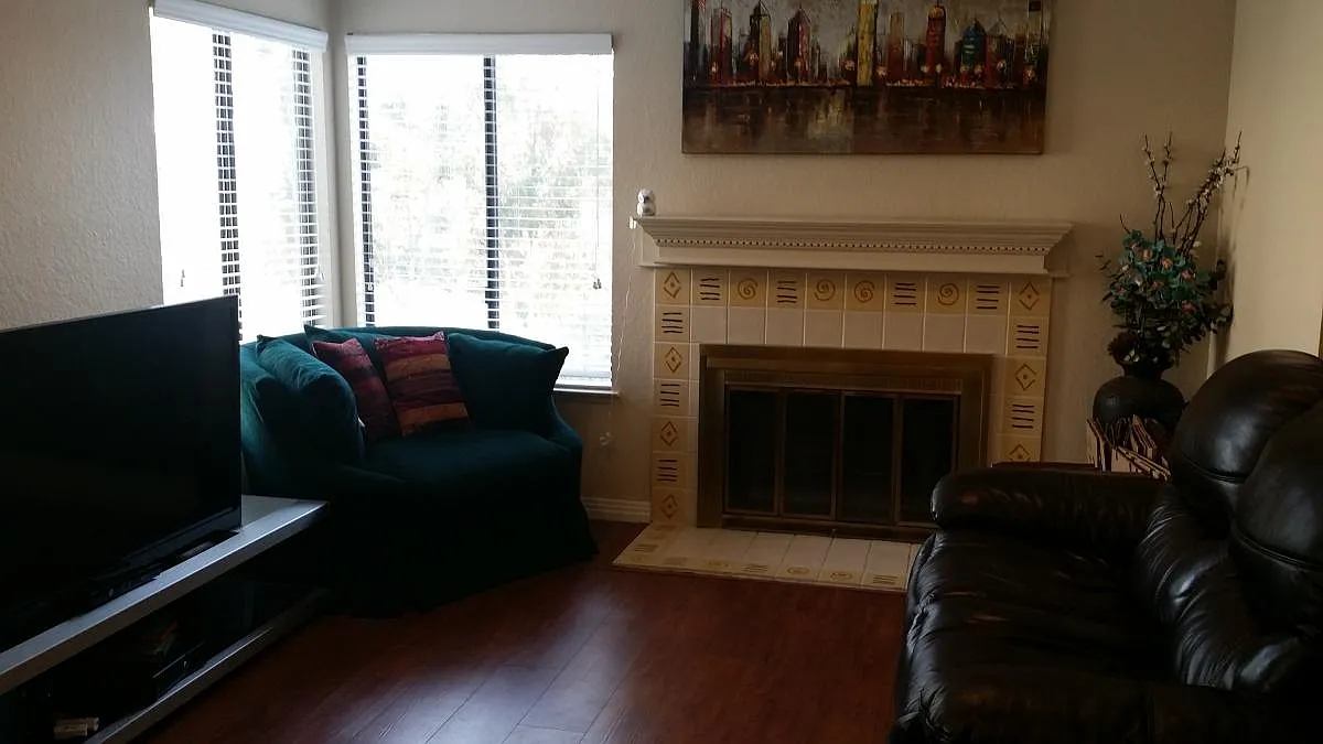 2 bed, 2.5 bath, 1341 sqft, $3,300 — Photo 4