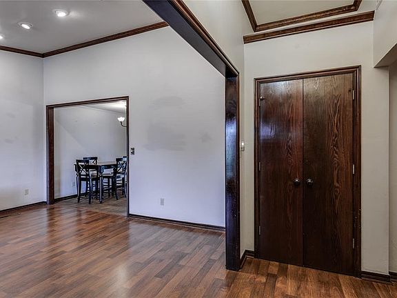 4th image of 2106 Vanessa Dr