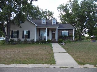 111 Plantation Dr, Cochran, GA 31014