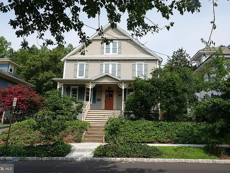 36 Hart Ave — Photo 5