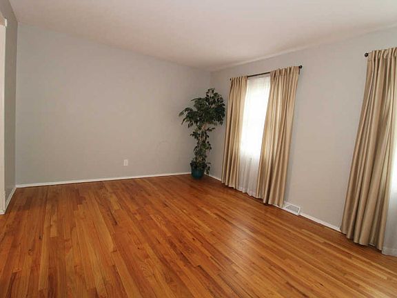 2nd image of 146 Abbot Ave