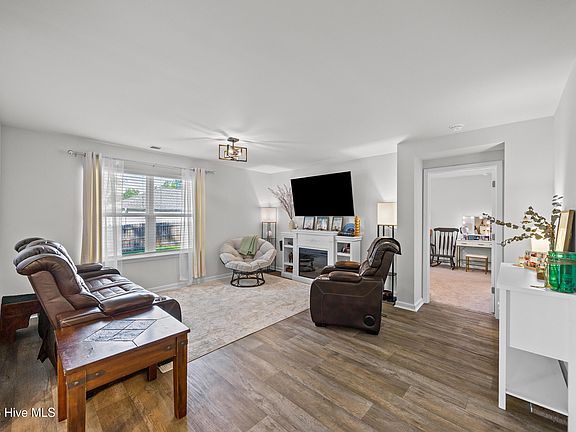 4th image of 83 Eagle Creek Drive NE