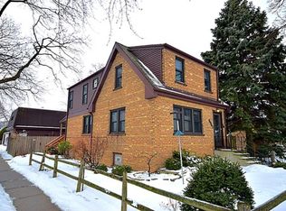 6901 W Balmoral Ave, Chicago, IL 60656