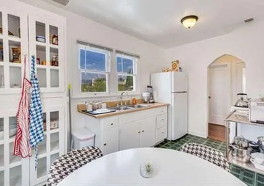 3350 Hamilton Way #B — Photo 3