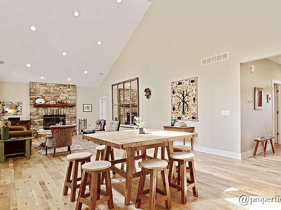 Foyer/Dining Room