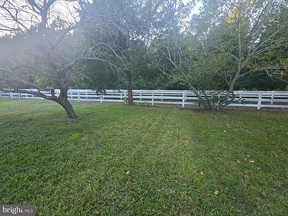 4th image of 15 Carriage Ln