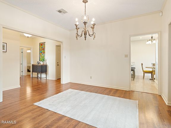 5th image of 215 Tuscany Valley Dr
