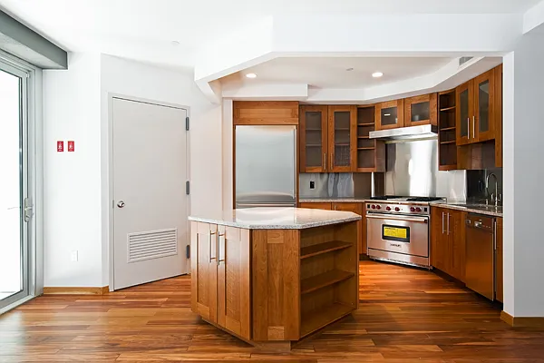 Rented by Macklowe Management Co. Inc | media 15