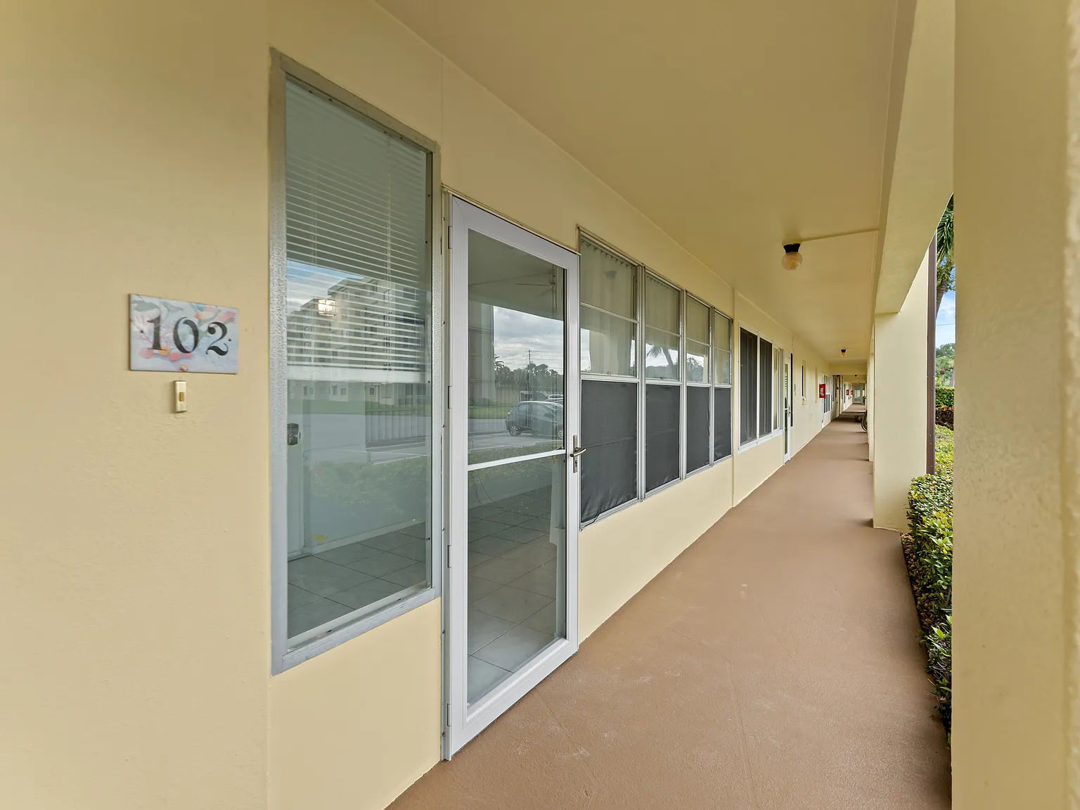 2 bed, 1055 sqft, $2,050 — Photo 3