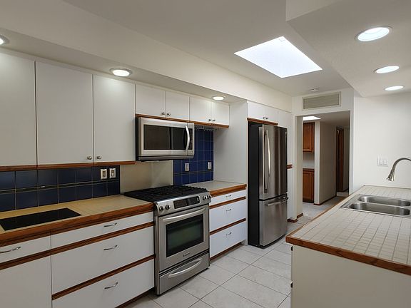 5th image of 7916 Woodwind Dr NE