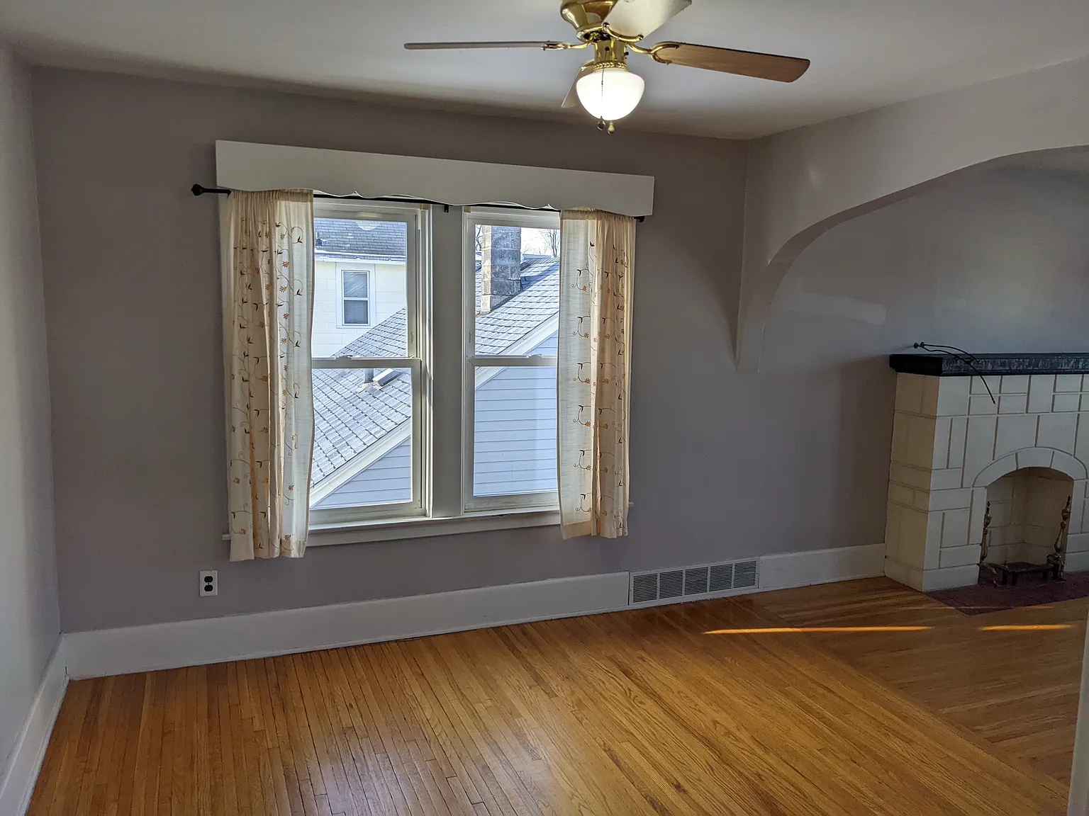 2 bed, 940 sqft, $1,300 — Photo 4