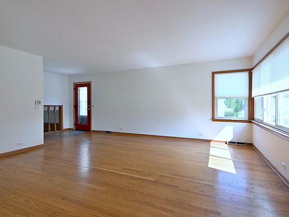 5th image of 1032 Daniel Dr