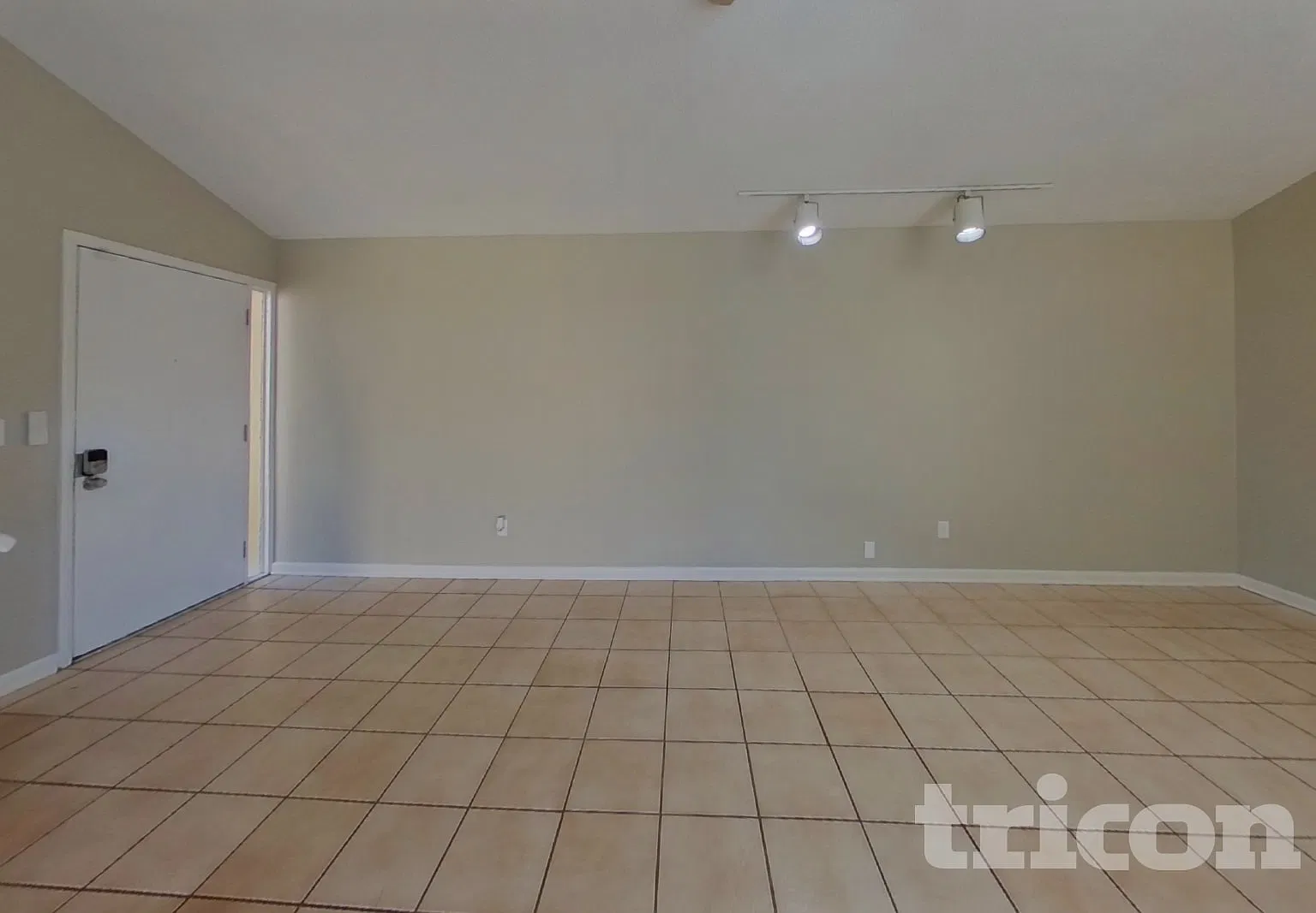 5008 Dollarway Court Tampa FL — Photo 2