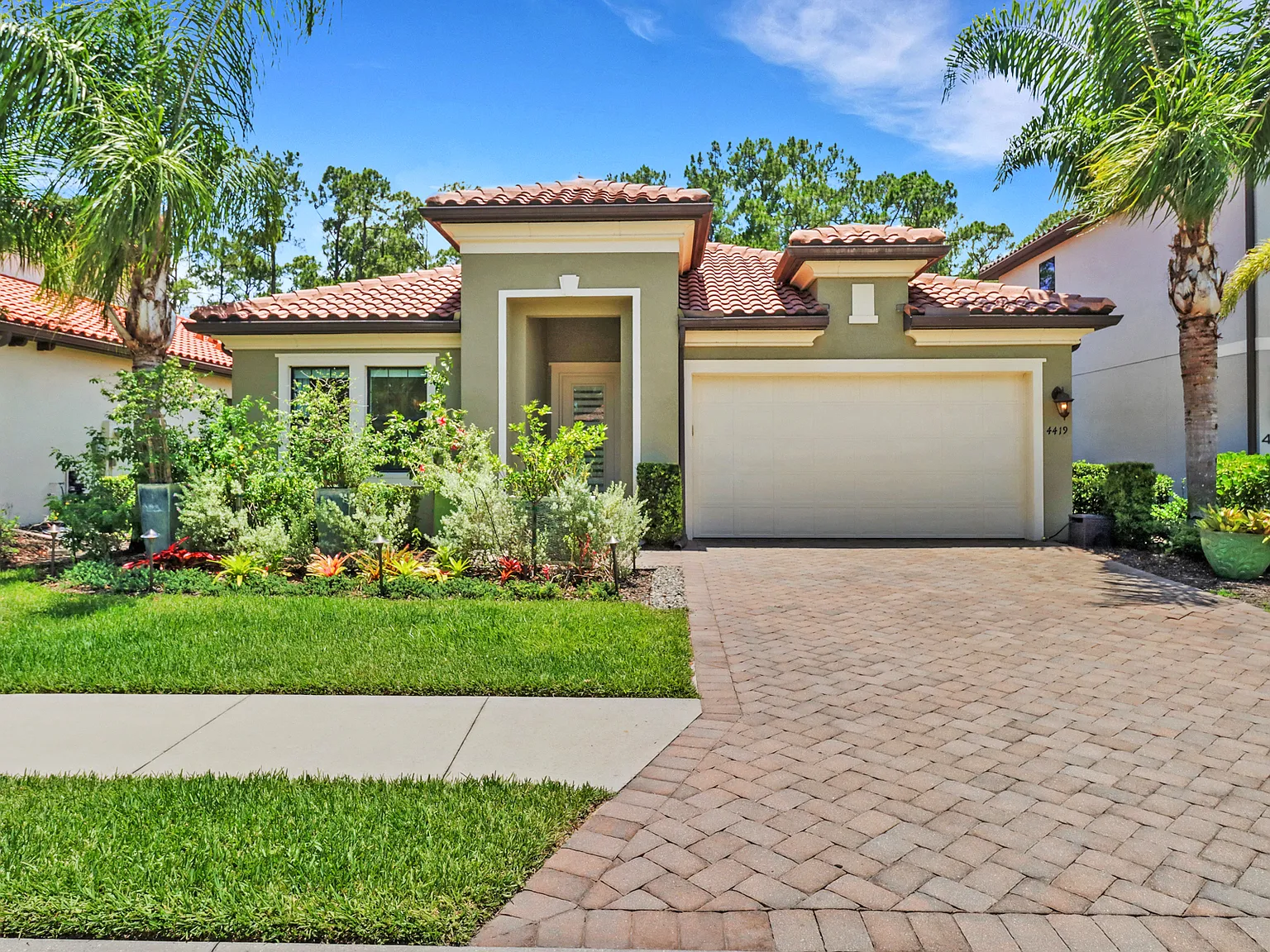 4 bed, 3.5 bath, 2672 sqft, $4,250 — Photo 1