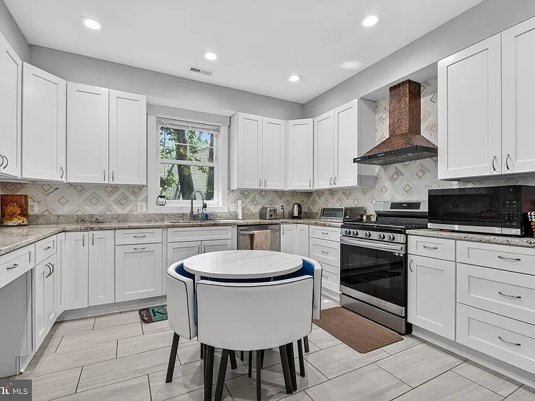 3925 Ashwood Pl — Photo 17