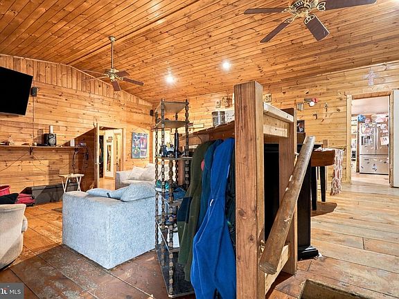 5th image of 2778 Keefer Rd